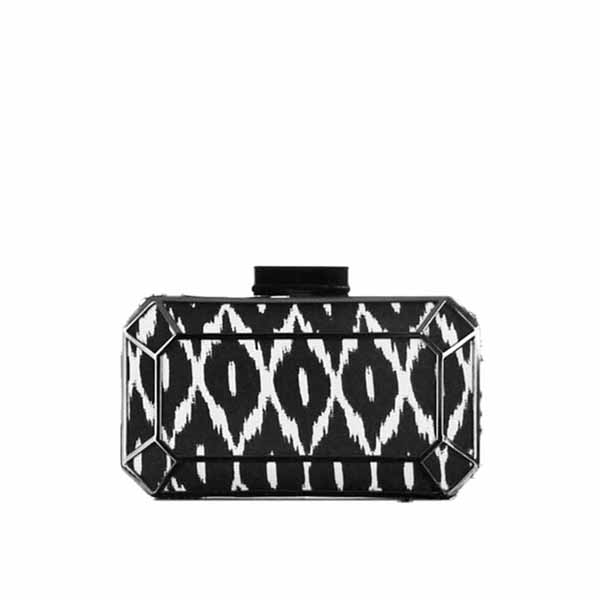 Bag at You - Fashion blog - JulHs statement box bag