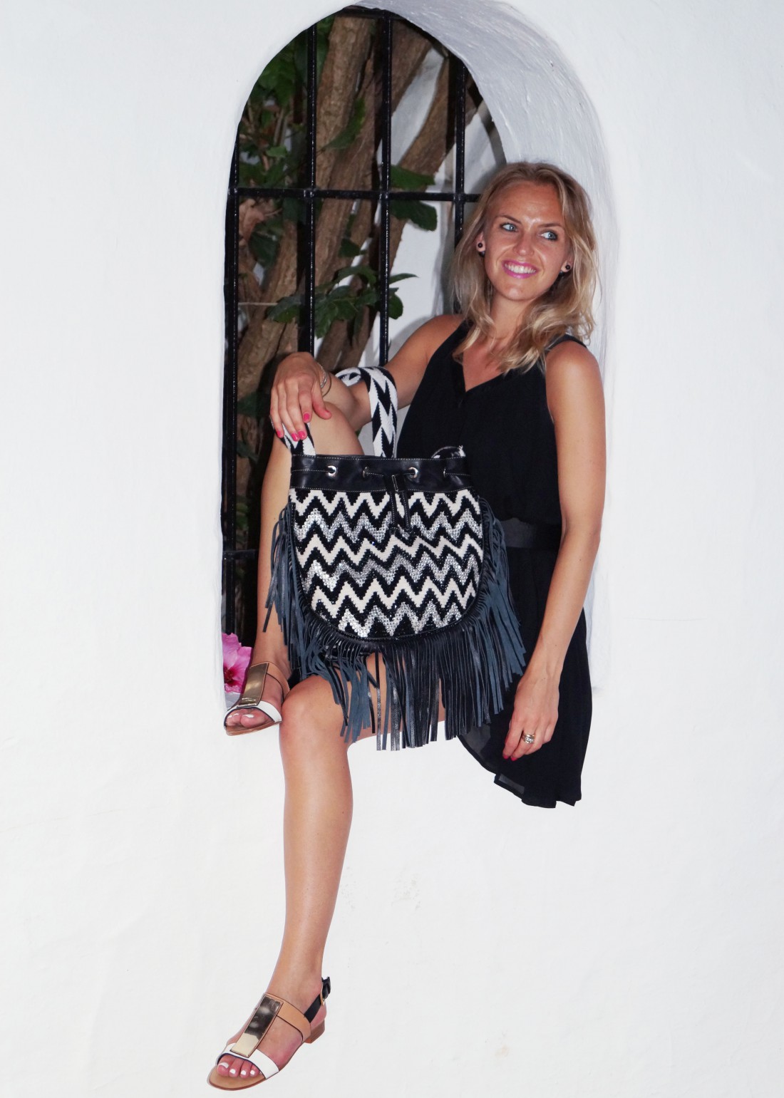 Bag at You - Fashion blog - La Bendicion in Marbella - Little Black dress with Mochila Bag - Colombia Wayuu