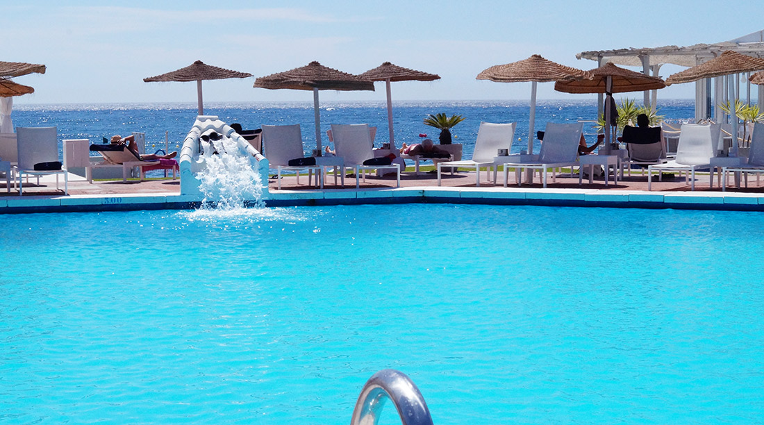 Bag-at-You---Fashion-blog---Hotspot-Marbella---El-Ancla-Pool-and-sea-view-Featured