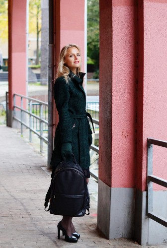 Bag-at-You---Fashion-blog---Mi-Pac-Backpack-Maxwell-Black---Green-Coat-and-gloves---Amsterdam
