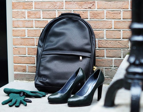 Bag-at-You---Fashion-blog---Mi-Pac-Backpack-Maxwell-Black---Green-Pumps-and-gloves---Autumn-in-Amsterdam