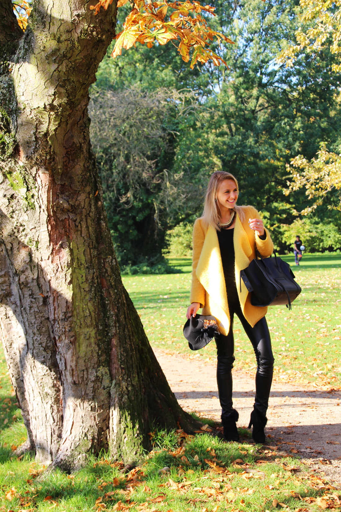 Bag-at-you---Fashion-blog---Celine-Phantom-Bag---Yellow-coat-leather-pants