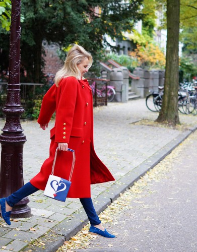 Bag-at-you---Fashion-blog---Love-Moschino-shoulderbag---Big-vintage-red-coat---Serious-love