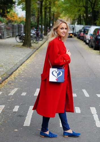 Bag-at-you---Fashion-blog---Love-Moschino-shoulderbag---Big-vintage-red-coat---denim
