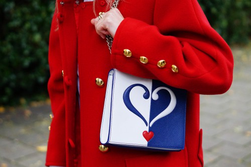 Bag-at-you---Fashion-blog---Love-Moschino-shoulderbag---Big-vintage-red-jacket---Serious-love