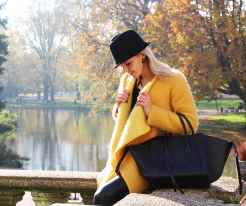 Bag-at-you---Fashion-blog---Celine-Phantom-Bag---Yellow-coat-leather-pants---Amsterdam