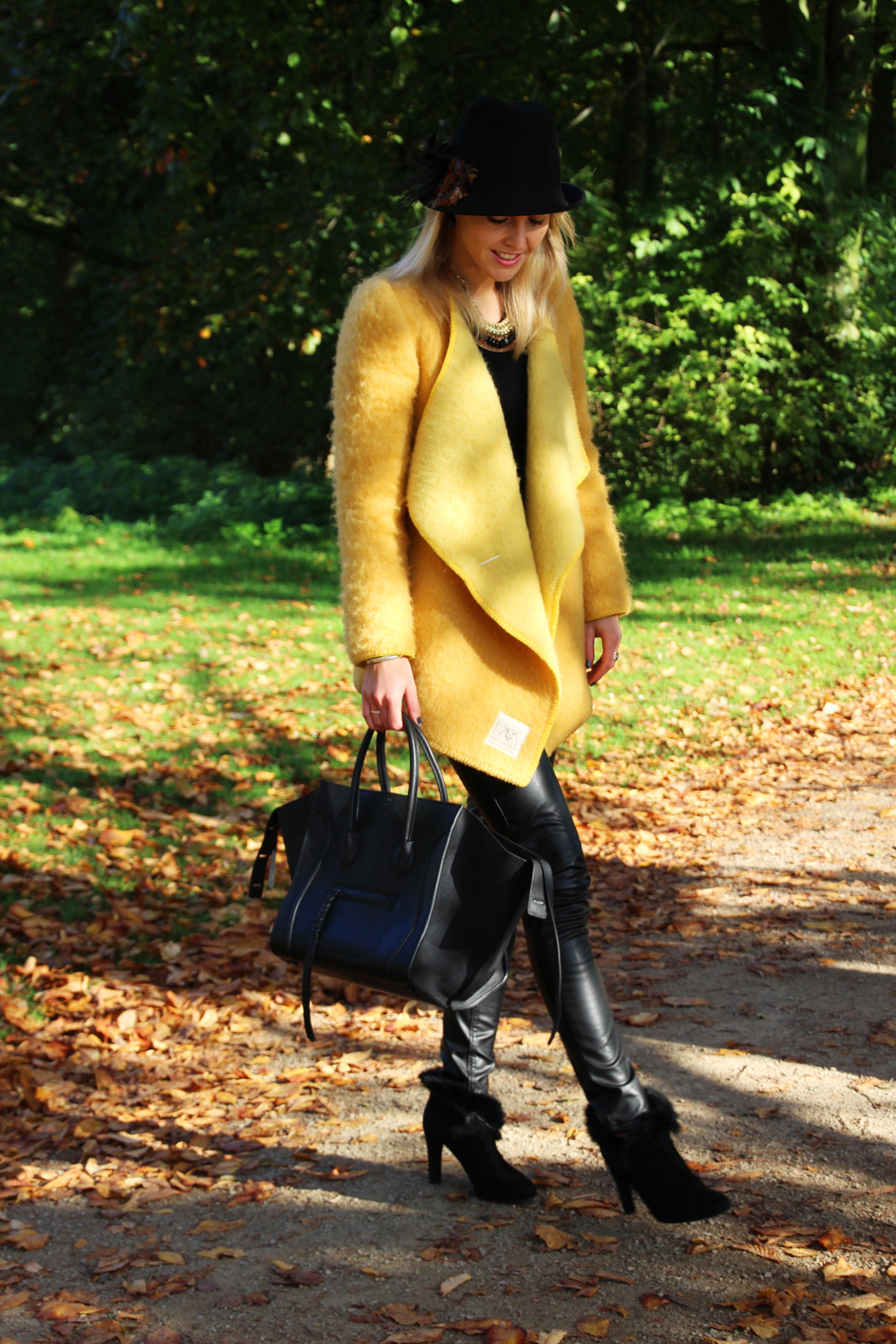 Bag-at-you---Fashion-blog---Celine-Phantom-Bag---Yellow-coat-leather-pants---Vondelpark
