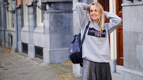 Bag-at-you---Fashion-blog---Herschel-Hanson-Bag---Grey-sweater---I'm-on-a-champagne-diet---Featured