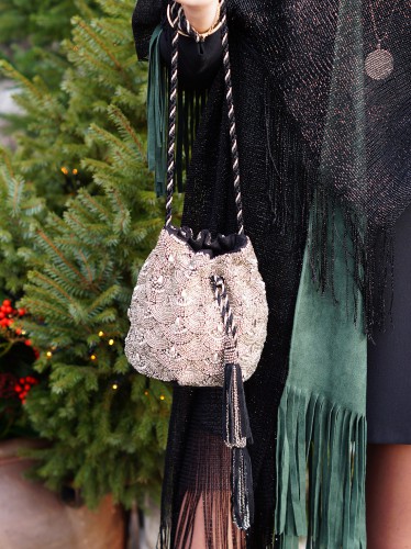 Bag-at-You---Fashion-blog---Christmas-outfit---Spicy-Scarves---Embellished-bucket-bag