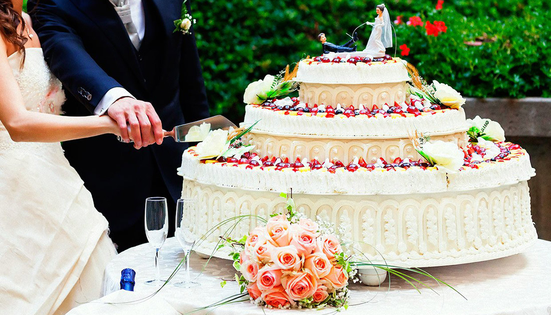 Bag-at-you---Fashion-blog---Bridal-cake-on-wedding