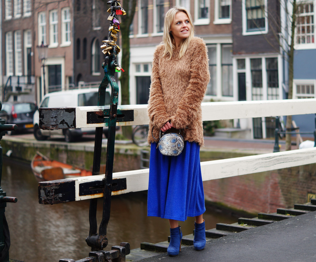 Bag-at-you---fashion-blog---Round-bag-trend-winter-skirt