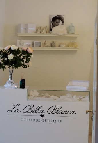 Bag-at-you---Fashion-blog---La-Bella-Blanca---Bridal-accessories